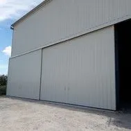 Porte coulissante type hangar