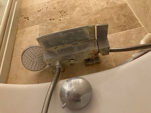 Cherche Pro dans le 92, pour installer barre de douche et mitigeur pour baignoire - 5