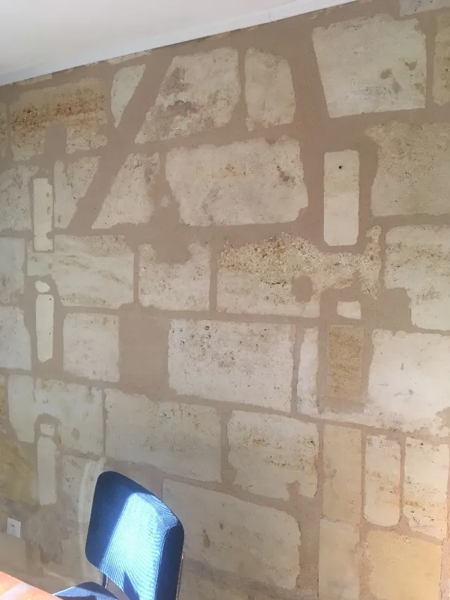 Fixer une étagere sur un mur en pierre bordelaise - 2