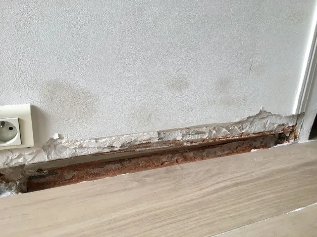 Isoler de l’humidité un bas de mur intérieur