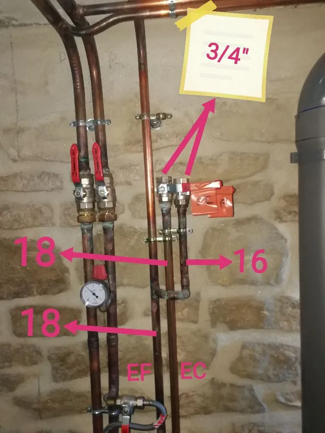 A la base le tuyau EF est en 18 mais il a dévié en 16 sur