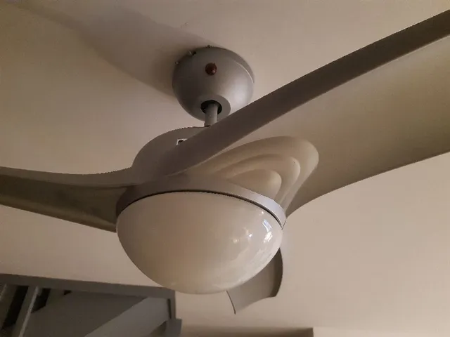 Changer ampoule de ventilateur de plafond