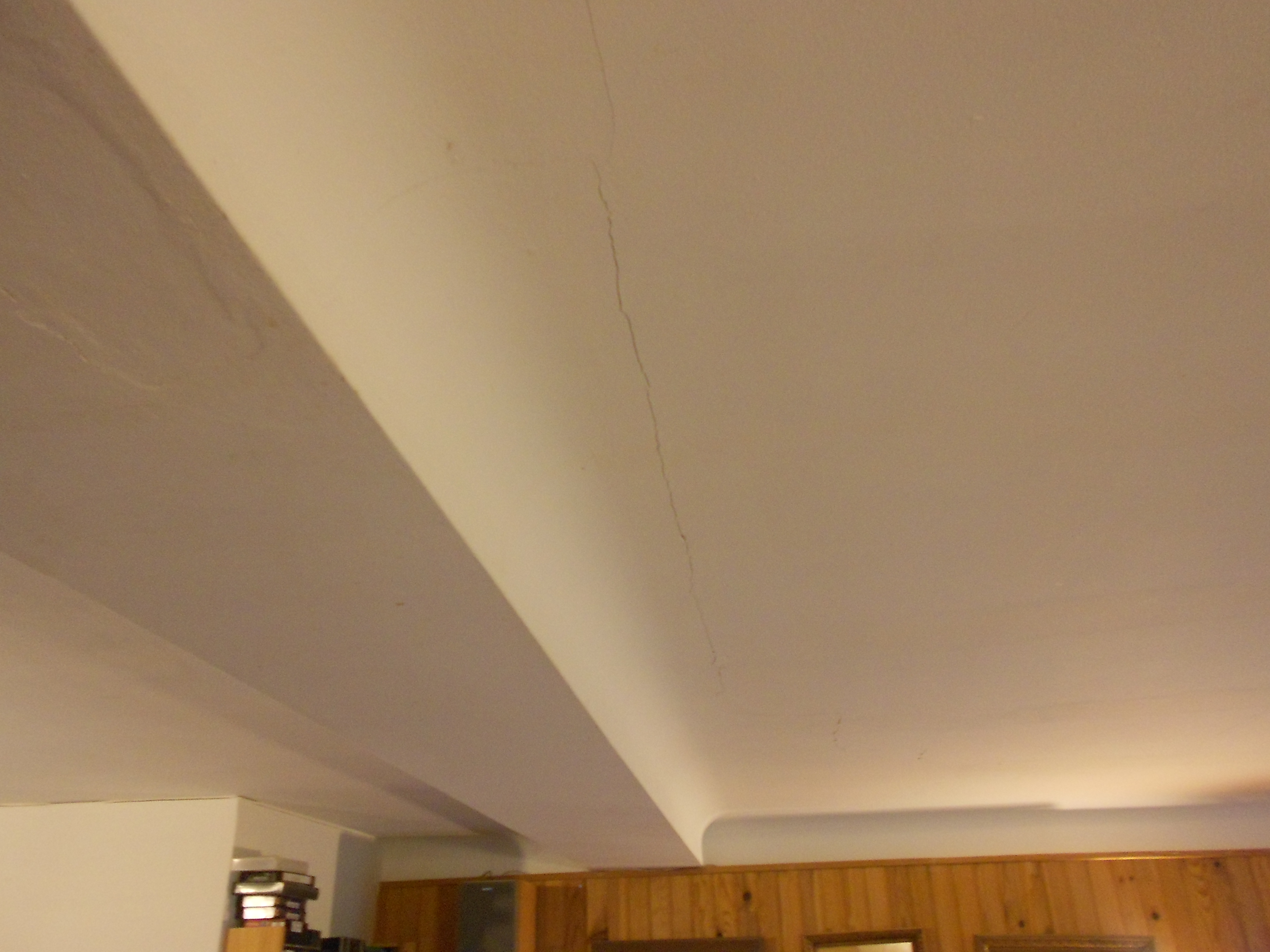 Fissure plafond  suspendu en brique  rouge Communaut  